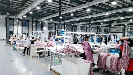 南充家豐時裝公司復工生產(chǎn)第一批服裝出口歐州