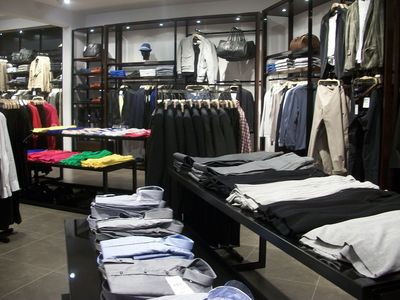 H&M、ZARA與優(yōu)衣庫的賣場設(shè)計(jì)特點(diǎn)解析